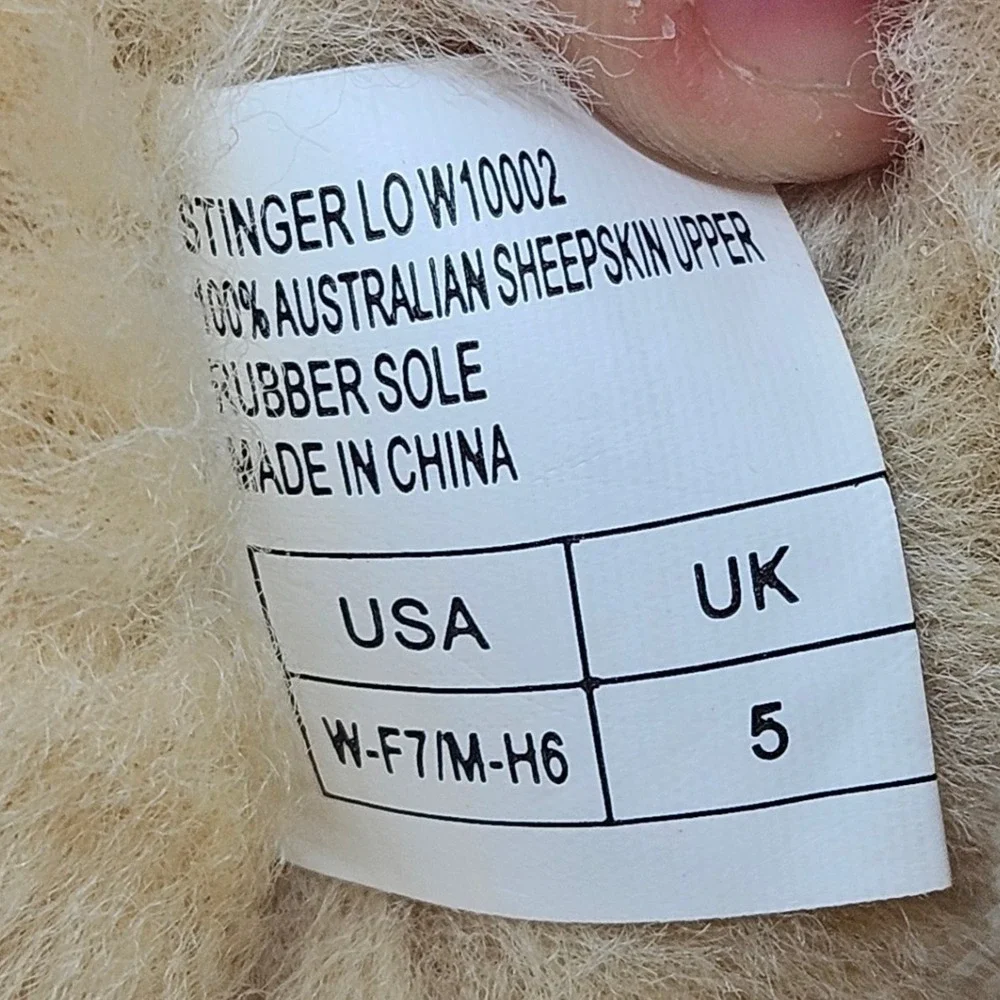 NWTs EMU Australia‎ Stinger Lo Sheepskin Boots Tan Suede Cozy Winter Warm Size 7
